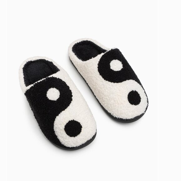 Yin Yang Slippers-M/L only - Picture 4 of 5